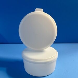 Vintage Pampered Chef White Round Plastic Containers with Lid